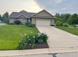 2091 Luxury Dr, Green Bay, WI 54313