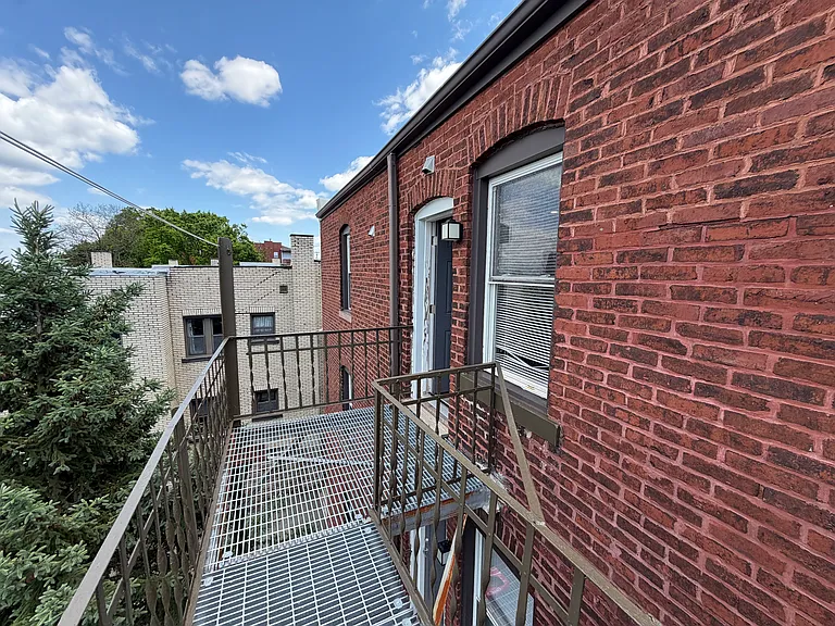 2822 Broadway Ave #3 — Photo 14