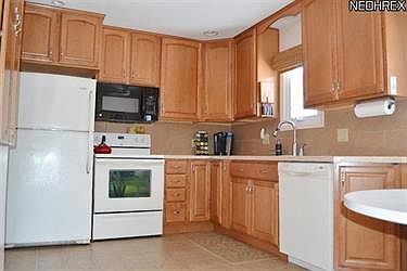 2nd image of 1860 Edenhall Dr