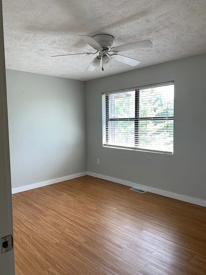 2 Bedroom 2 Bath Townhouse — Photo 4