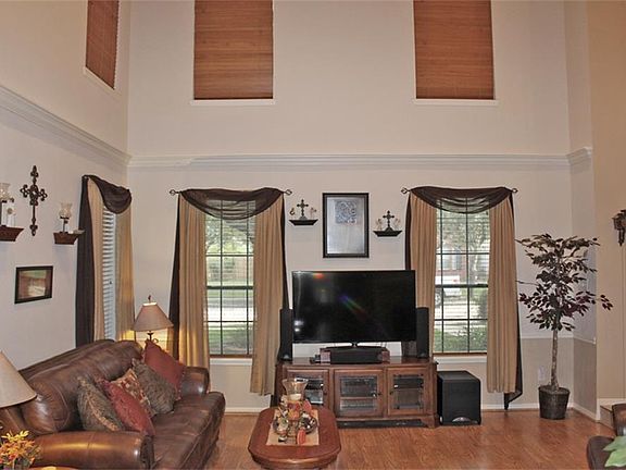 4th image of 2413 Acadiana Ln