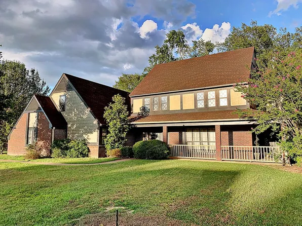 1388 Orleans Pl, Tupelo, MS 38801