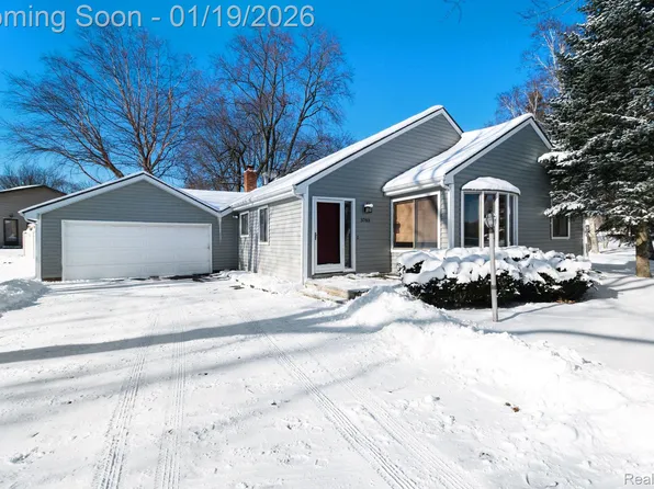 3783 Maiden St, Waterford, MI 48329