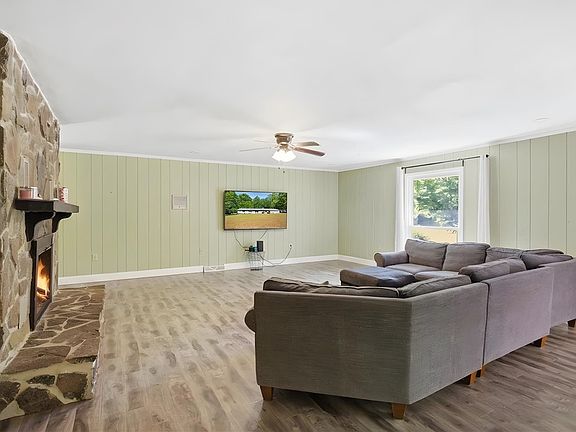 3rd image of 311 Cumberland Way