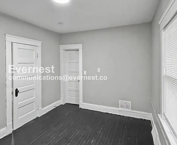 2932 E 118th St #2 — Photo 9