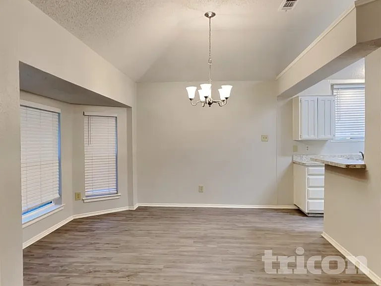 2851 Linden Ln — Photo 5
