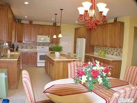 4th image of 14 Sherwood Dr