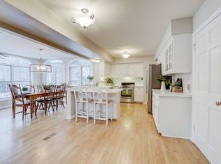 3424 W Clubview Ct, Mequon, WI 53092