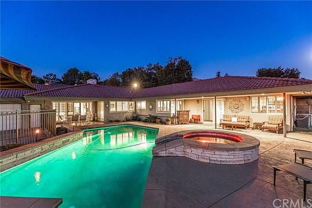 1st image of 343 Oak Knoll Dr
