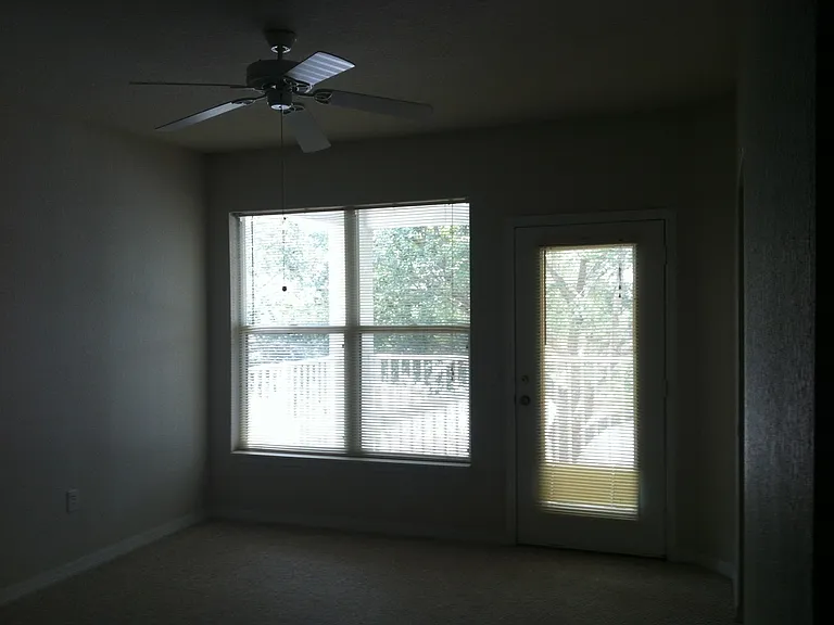 1004 Hemingway Cir — Photo 18