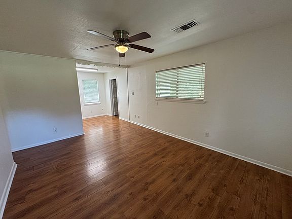 5th image of 9458 Woodcrest Dr