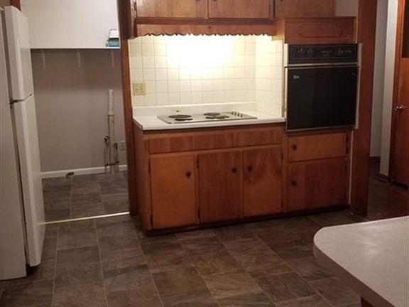 5th image of 418 Jefferson St