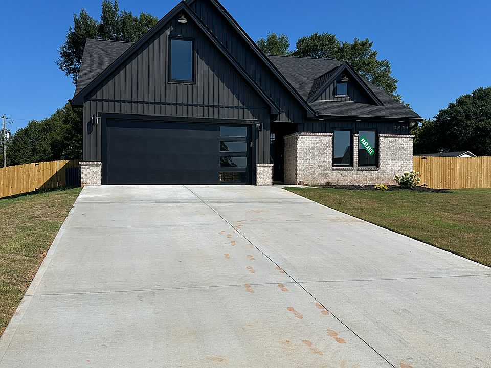 Front of home with driveway