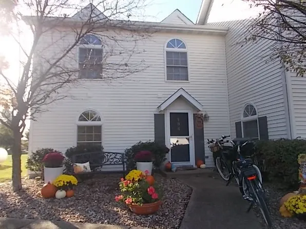 194 Beyers Lake Est, Pana, IL 62557