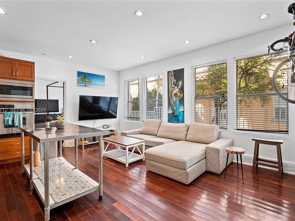 1st image of 1027 Pennsylvania Ave APT 102