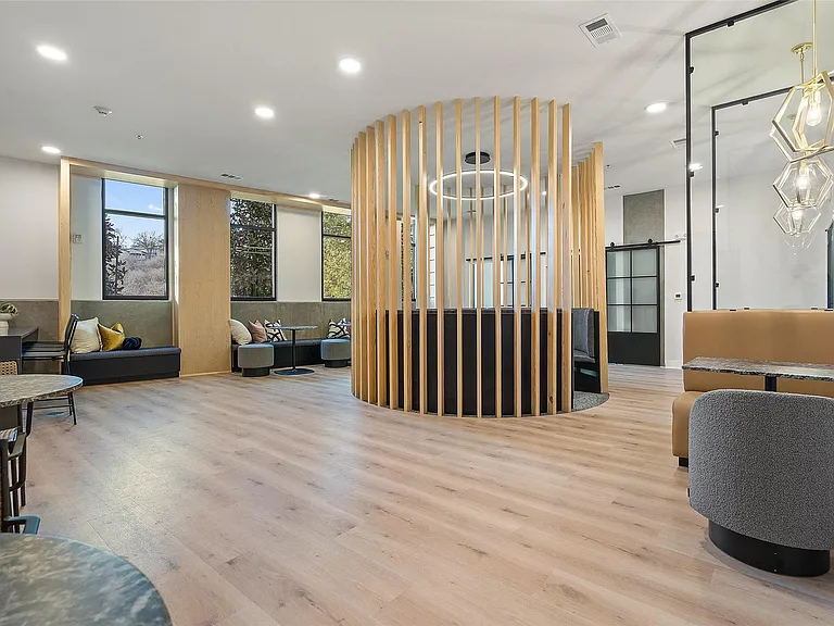 2500 Longview St #222 — Photo 35
