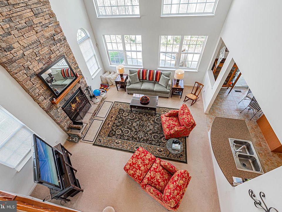 1st image of 13 Ronzetti Ave