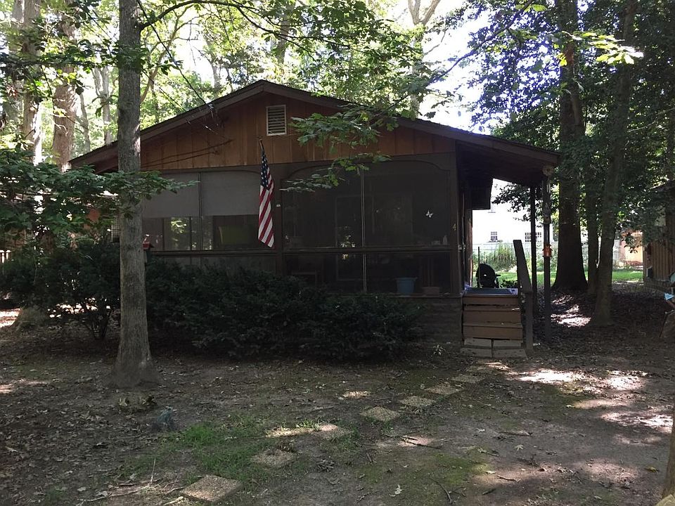 2nd image of 22835 Cottage Ct #Cottage4