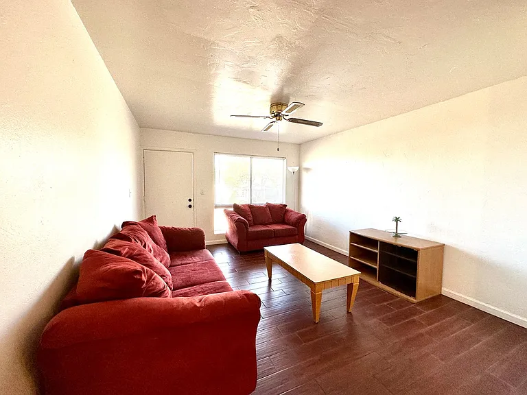 1 and 2 Bedrooms Great Location with Community Pool and Onsite Laundry! 1/2 of Mile from U of A — Photo 29