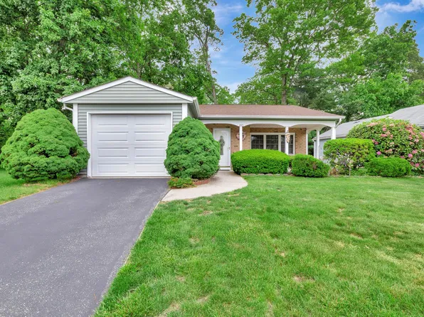 365 Sheffield Court, Ridge, NY 11961