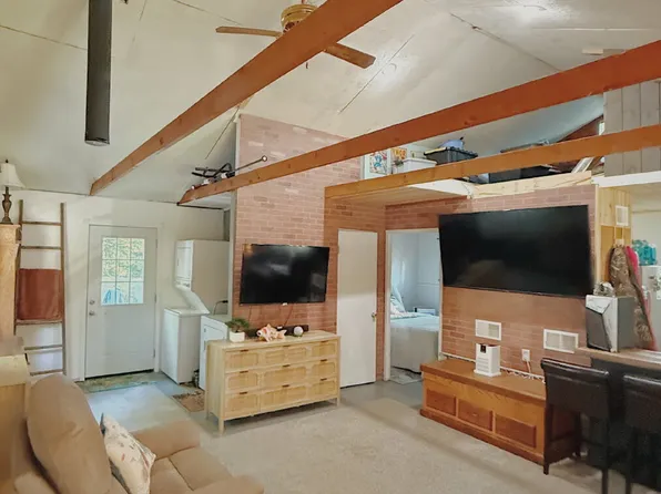 894 W Walter Rd, Sanford, MI 48657