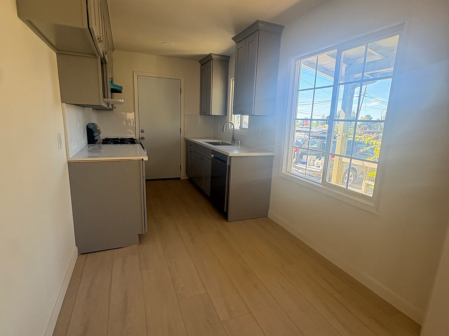 2 bed, 880 sqft, $3,400 — Photo 3
