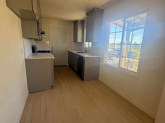 3rd image of 19 Callery Ct