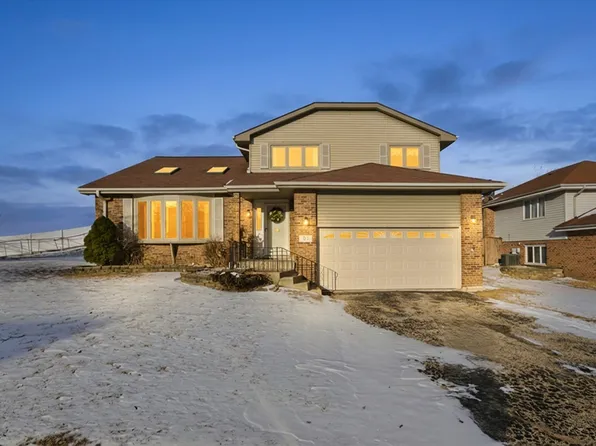 51 Evergreen Dr, Lemont, IL 60439