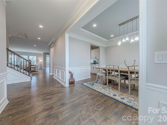 3rd image of 270 Hampton Trail Dr