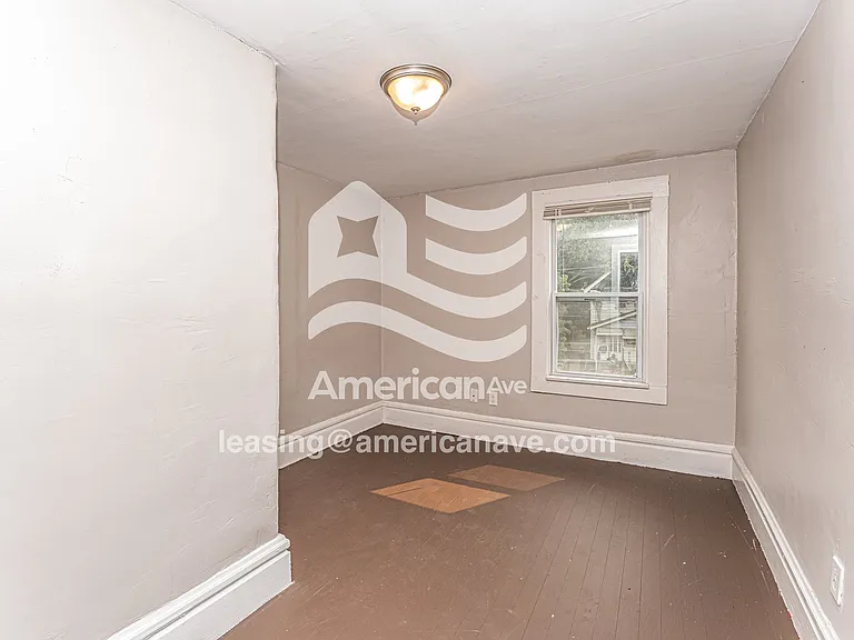 1383805_013_bedroom_13.jpg