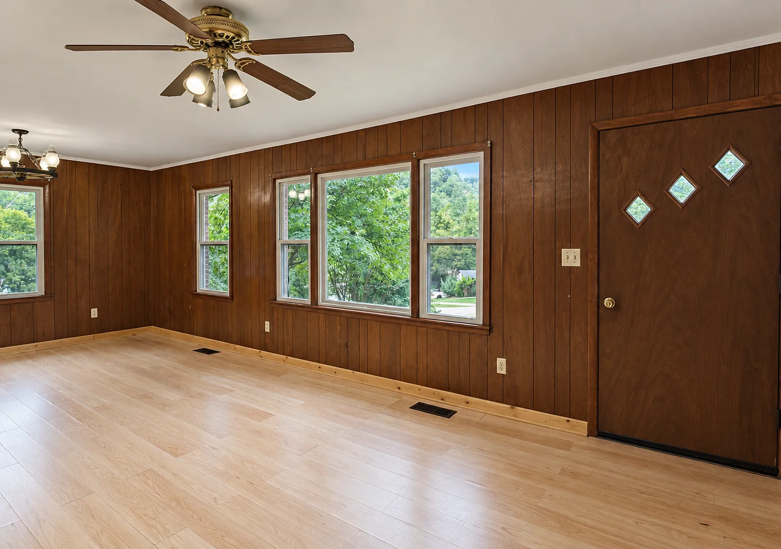 Pet-Friendly 3-Bedroom Home with Carport Near Roaring River Park — Photo 2