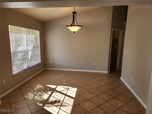 3rd image of 2513 NW 28th St
