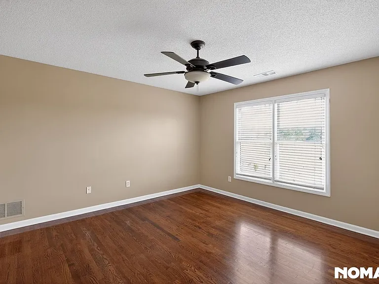 4886 Fox Springs Dr — Photo 18
