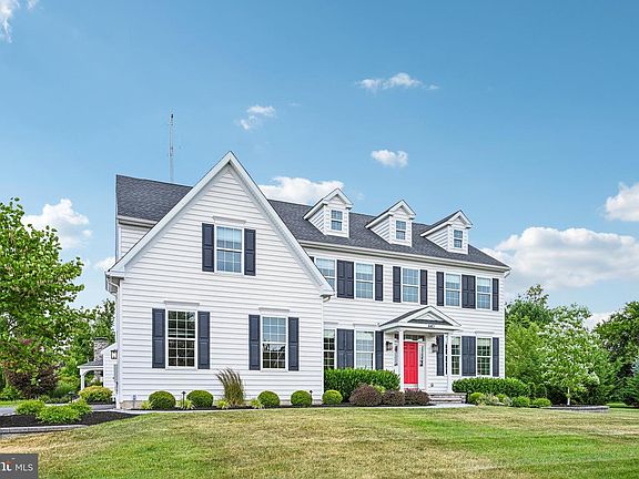 3rd image of 440 Elizabeth Way