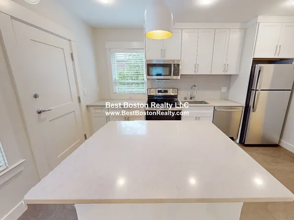 208-210 Banks St, Cambridge, MA