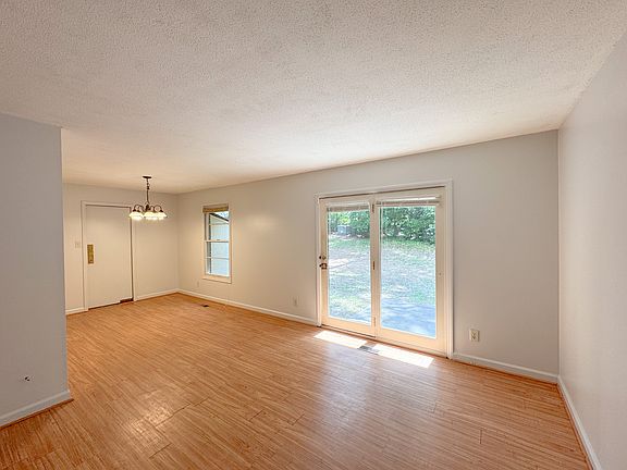 3rd image of 3616 Suffolk St