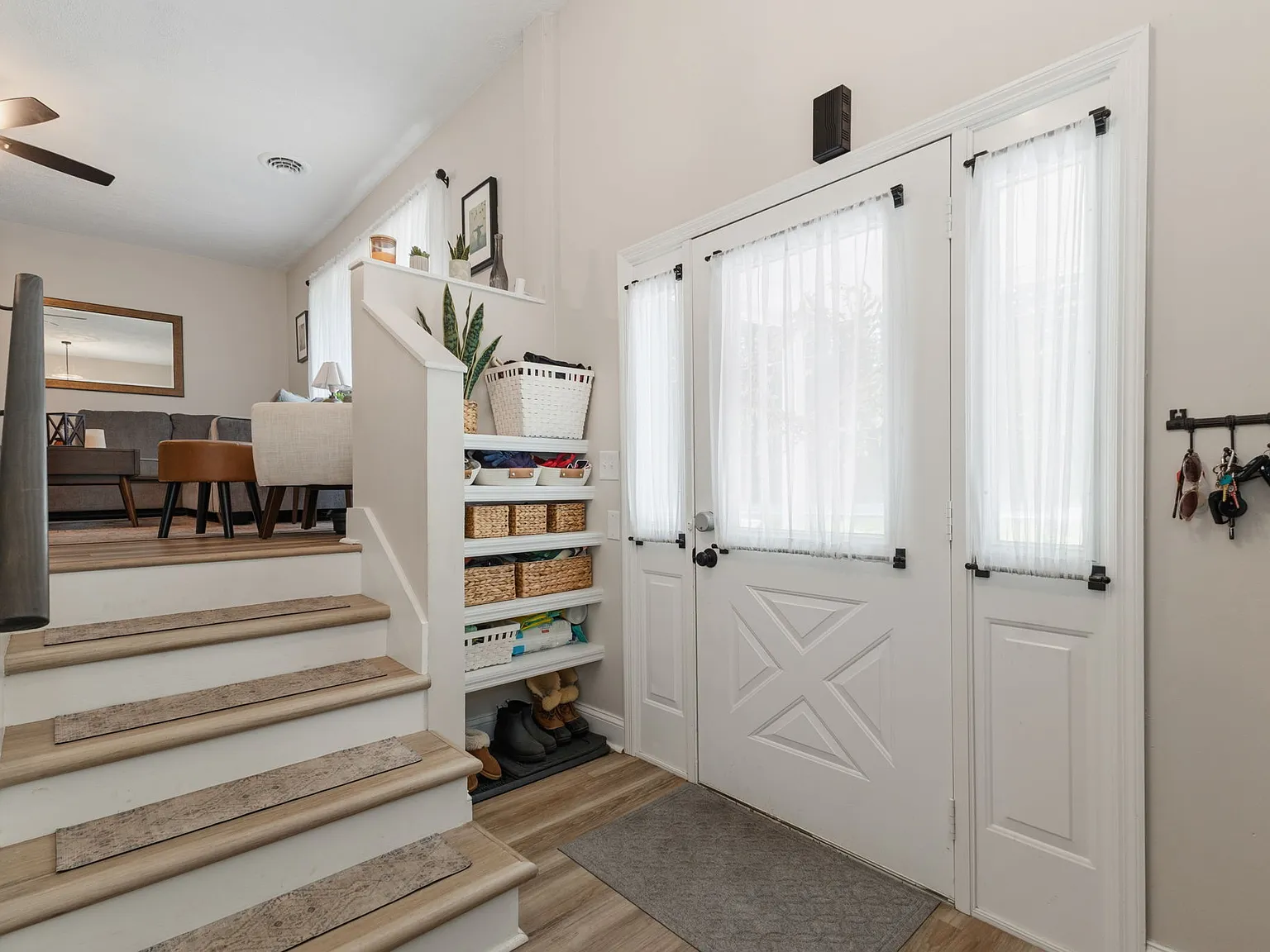 3 bed, 2.5 bath, 1356 sqft, $3,000 — Photo 2