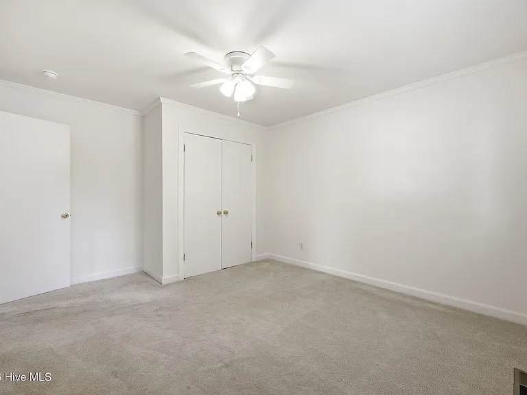 574 Simpson St — Photo 17