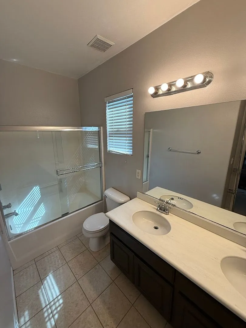 A Grand Home Where Comfort Meets Elegance — Photo 4