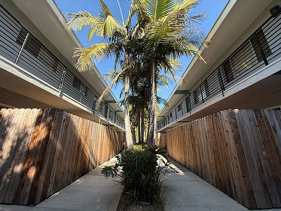 2nd image of 2727 Abbot Kinney Blvd APT 3