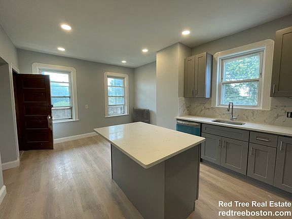 3rd image of 44 Ashley St