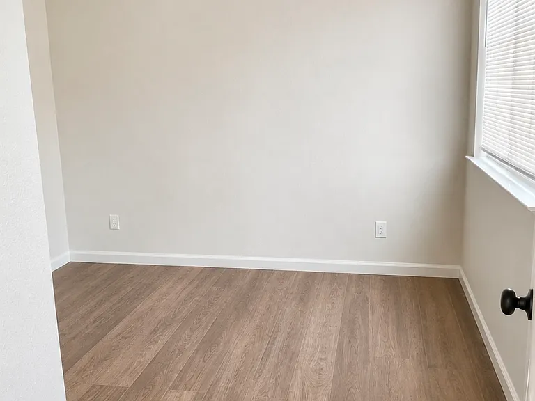 719 Flemish Ct — Photo 8