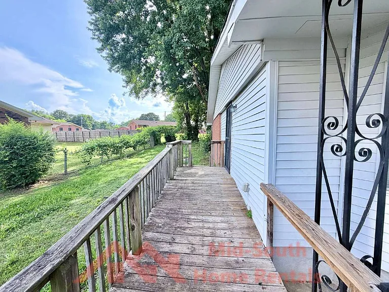 721 Best St — Photo 3