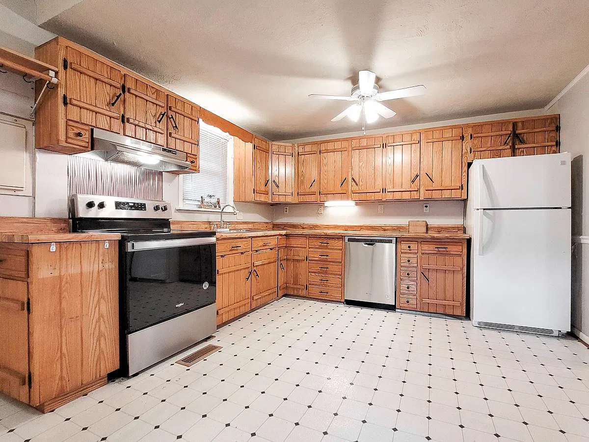 2 bed, 950 sqft, $1,800 — Photo 3