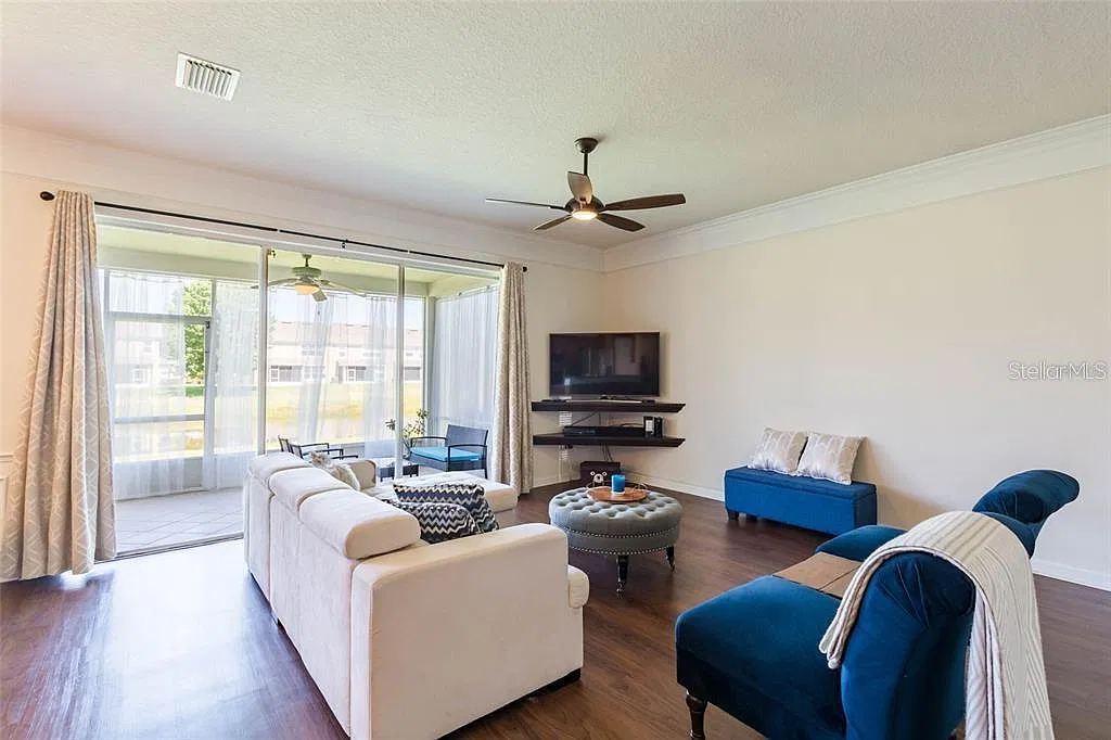 3 bed, 2.5 bath, 1666 sqft, $2,699 — Photo 4