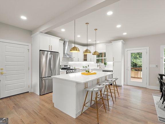 3rd image of 2621 Patrick Ct SE