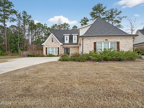 2nd image of 205 Camden Trce