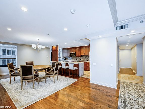 5th image of 400 E Ohio St APT 501A