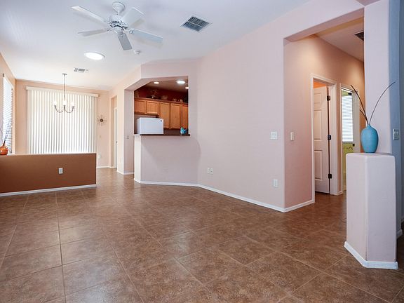 3rd image of 513 W Chardin Dr