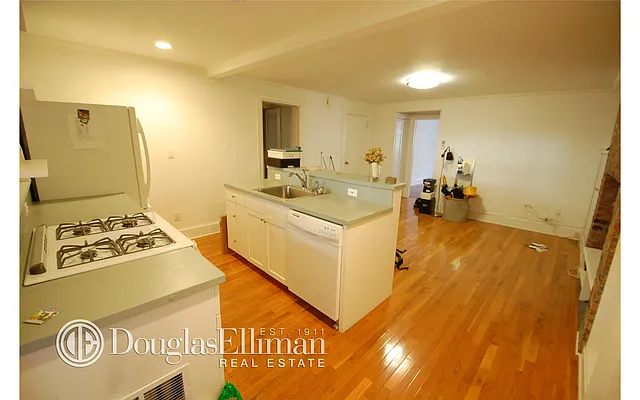 Rented by Douglas Elliman | media 27